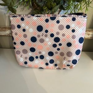 Lug insulated pouch bag